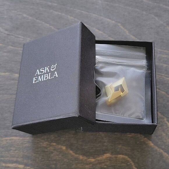 NIB Ask & Embla Valar Saddle Hangers in Gold .5" - Picture 3 of 11